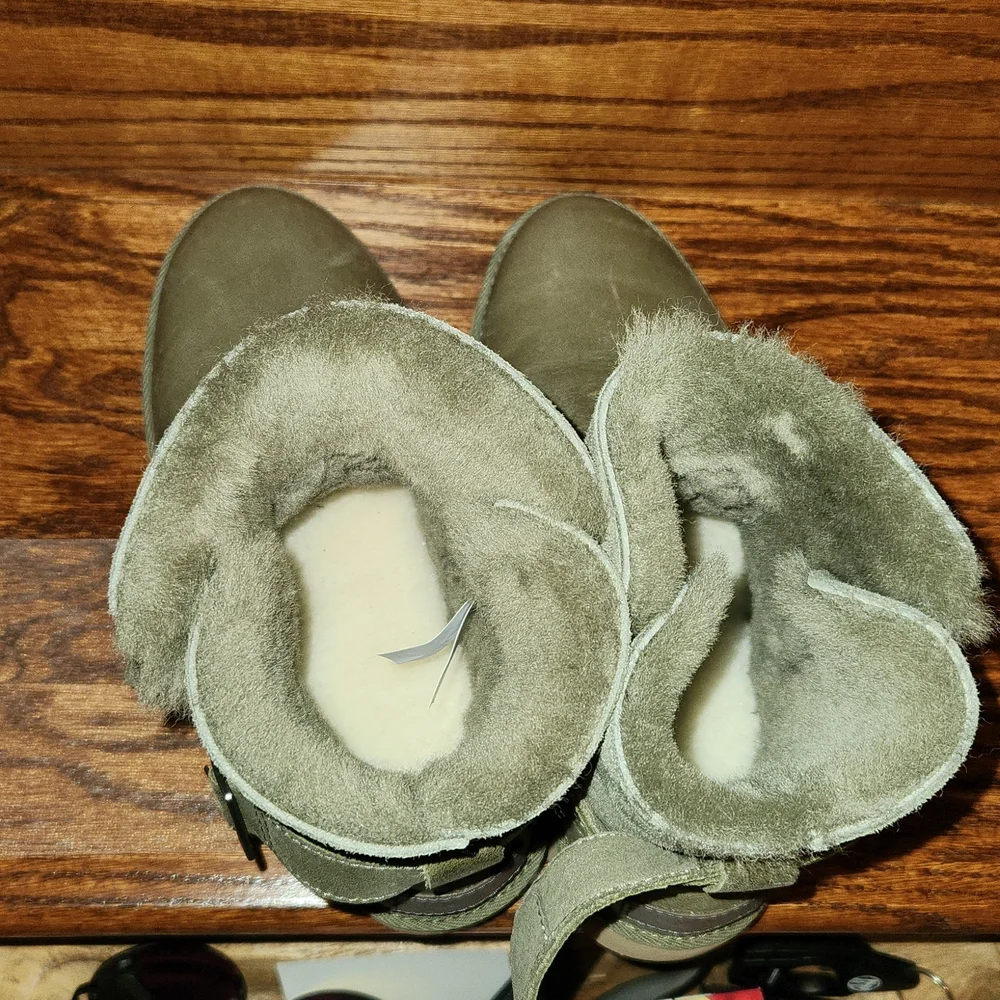 NEW UGG Romely Buckle olive boots size 5
